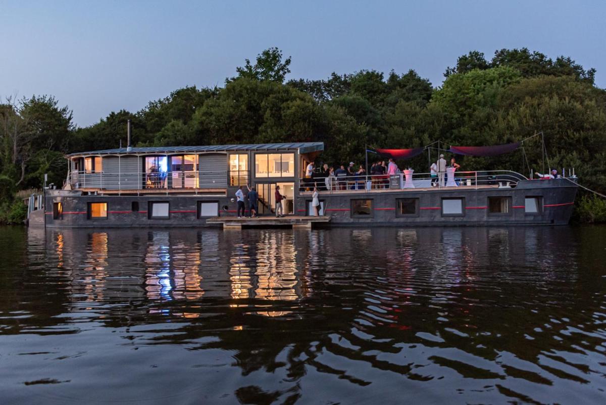 La Rivière House - Péniche Carpe Diem Bed & Breakfast Nantes